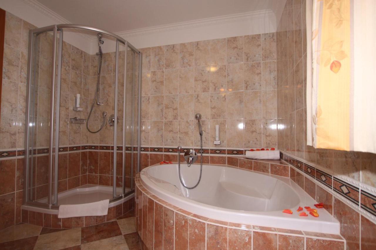 ホテル Waldhof ゲルロス 部屋 写真