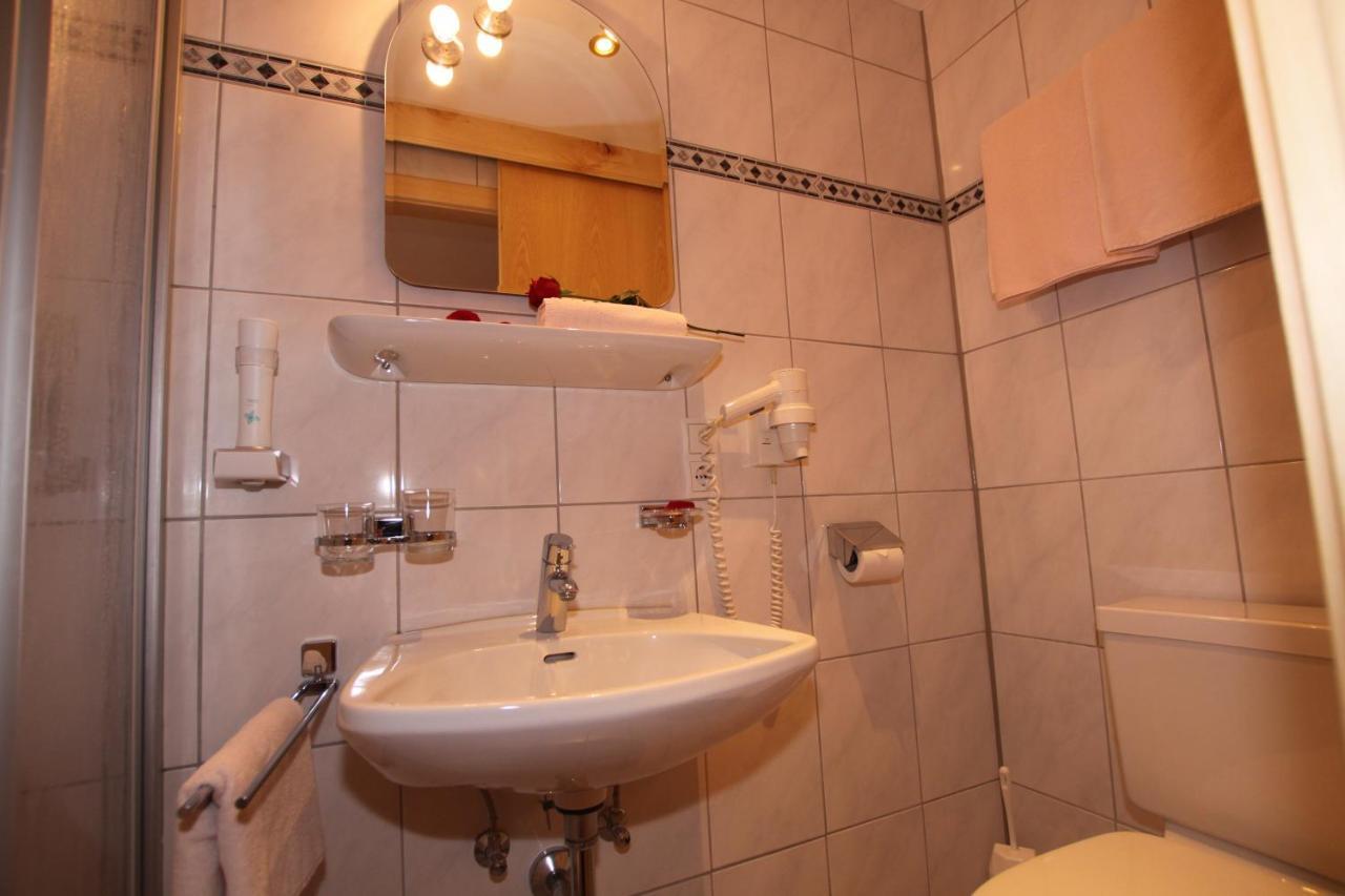 ホテル Waldhof ゲルロス 部屋 写真